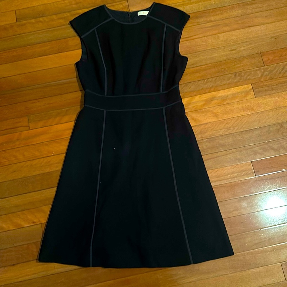 Tory Burch Black Sleeveless Fit-and-Flare Dress with Contrast Piping